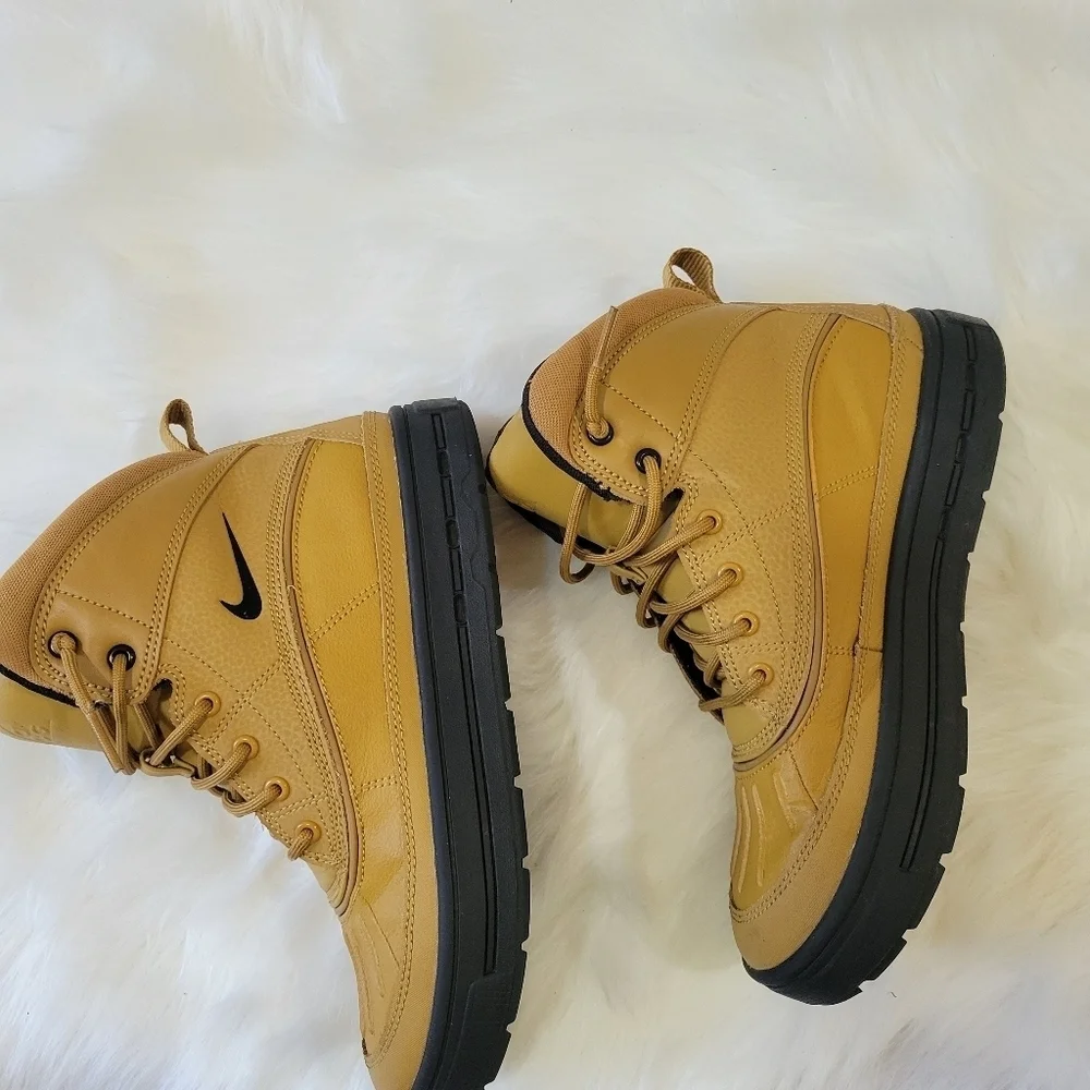 Nike ACG Tan Boots